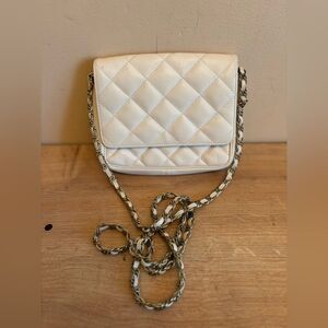 Matellasse chain leather crossbody bag